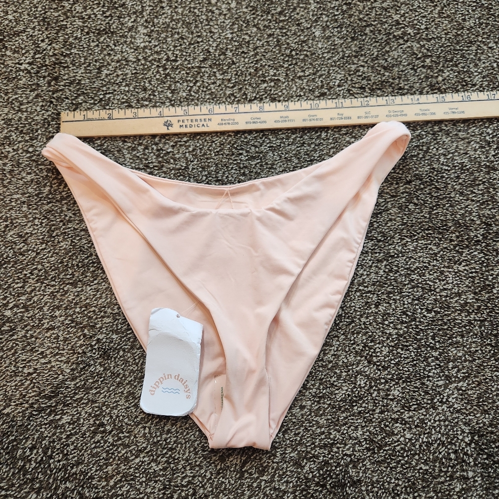 NWT Dippin’ Daisy’s Taylor Bottom Size Medium - Picture 6 of 7